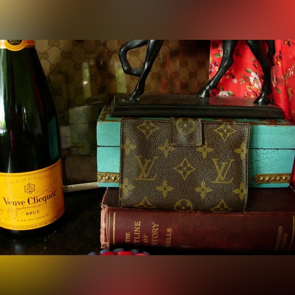 RARE Vintage LOUIS VUITTON Saks Fifth FC French Co Kisslock Coin Wallet Case LV